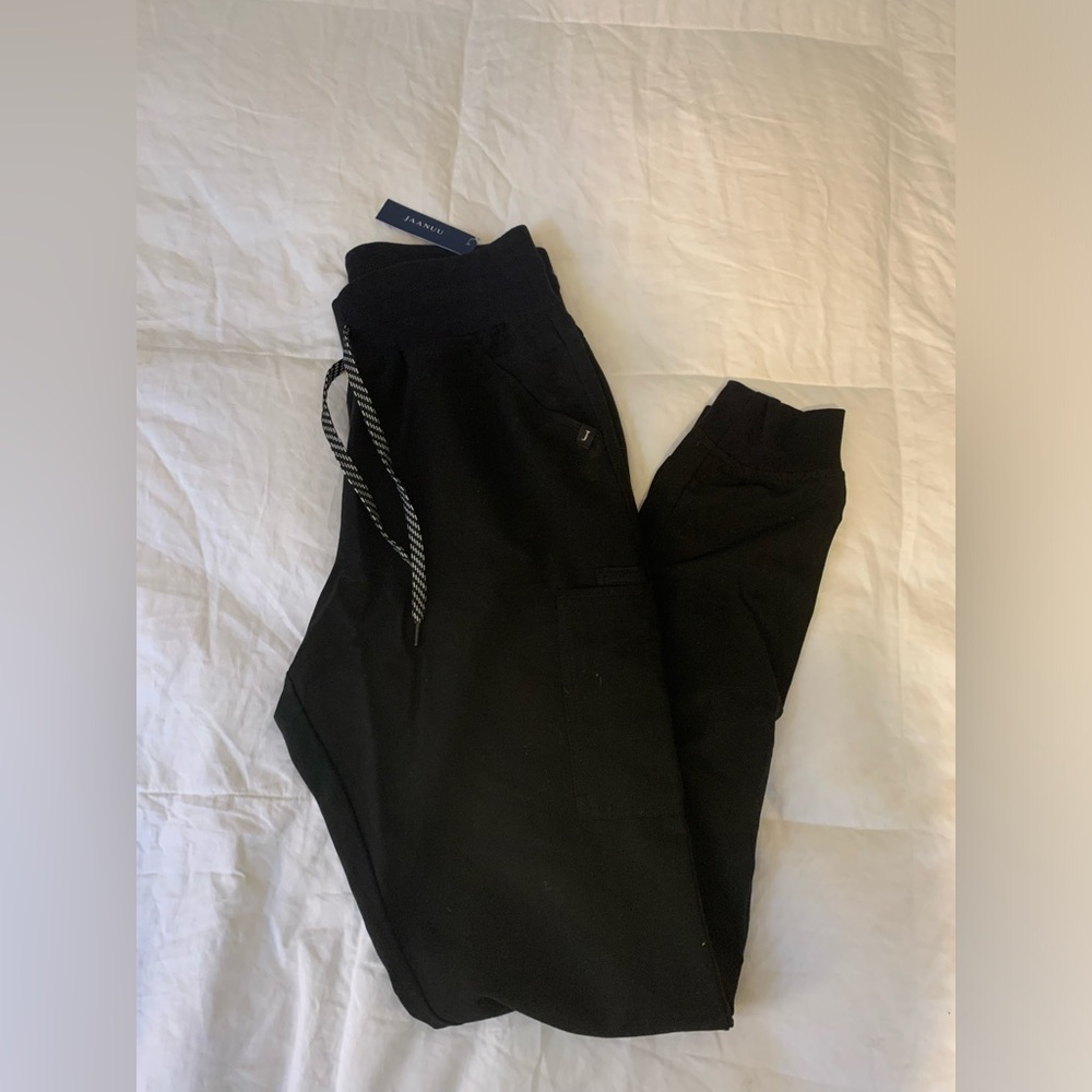 Jaanuu Joggers NWT